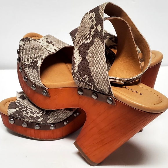 Lucky Brand Nessah Open Toe Sandal Shoes Chunky Heel Snakeskin Studs Leather 8M - Picture 3 of 16